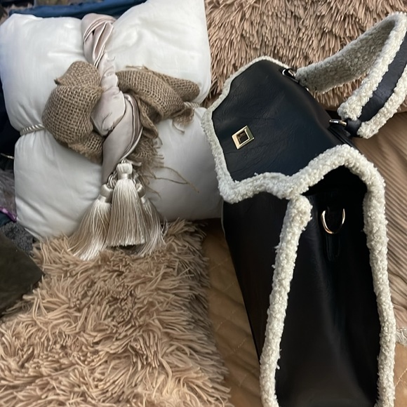 Faux fur vegan leather bag - Picture 2 of 4